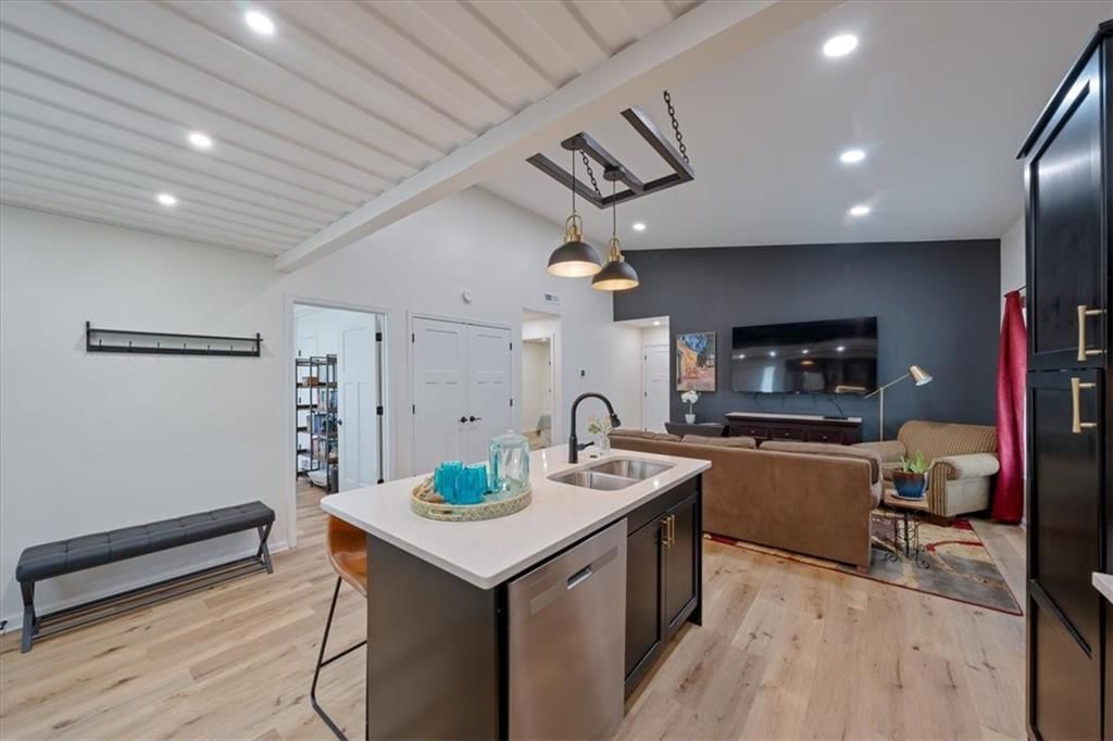 608 W Miami Street — photo 10