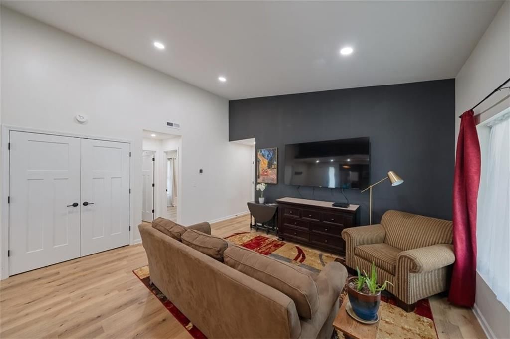 608 W Miami Street — photo 14