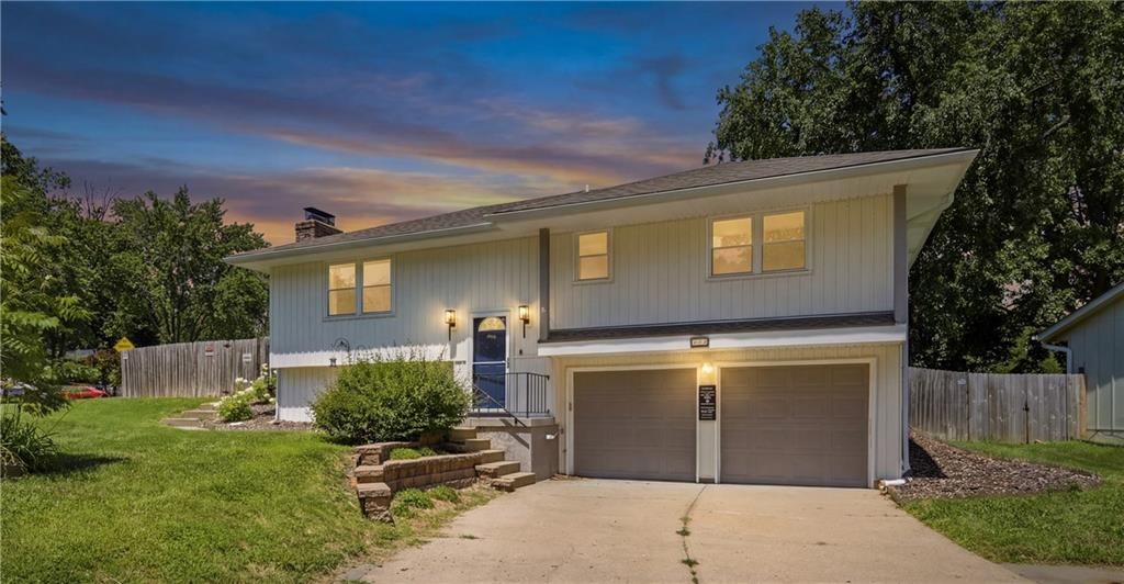 417 SW PARKWOOD Drive — photo 1