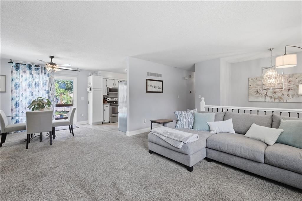 417 SW PARKWOOD Drive — photo 2