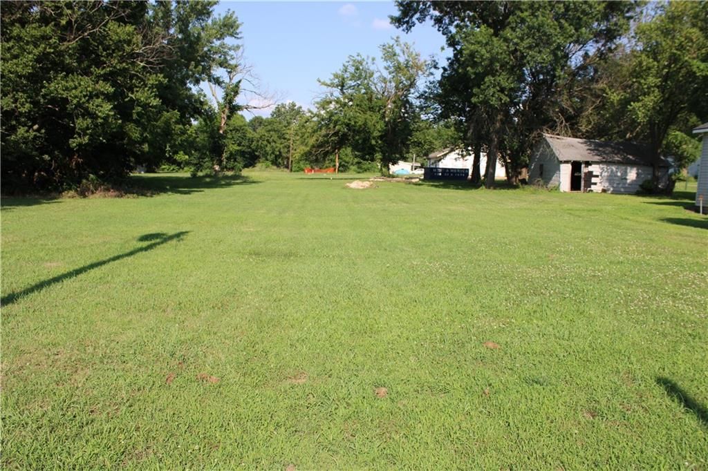 118 S Oak Street — photo 15