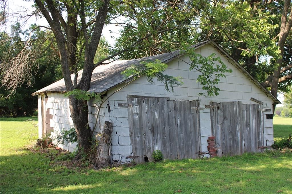 118 S Oak Street — photo 16