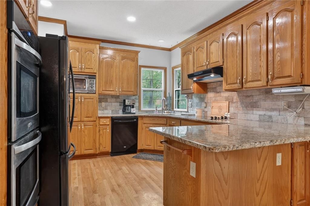 8442 Lakeview Avenue — photo 3