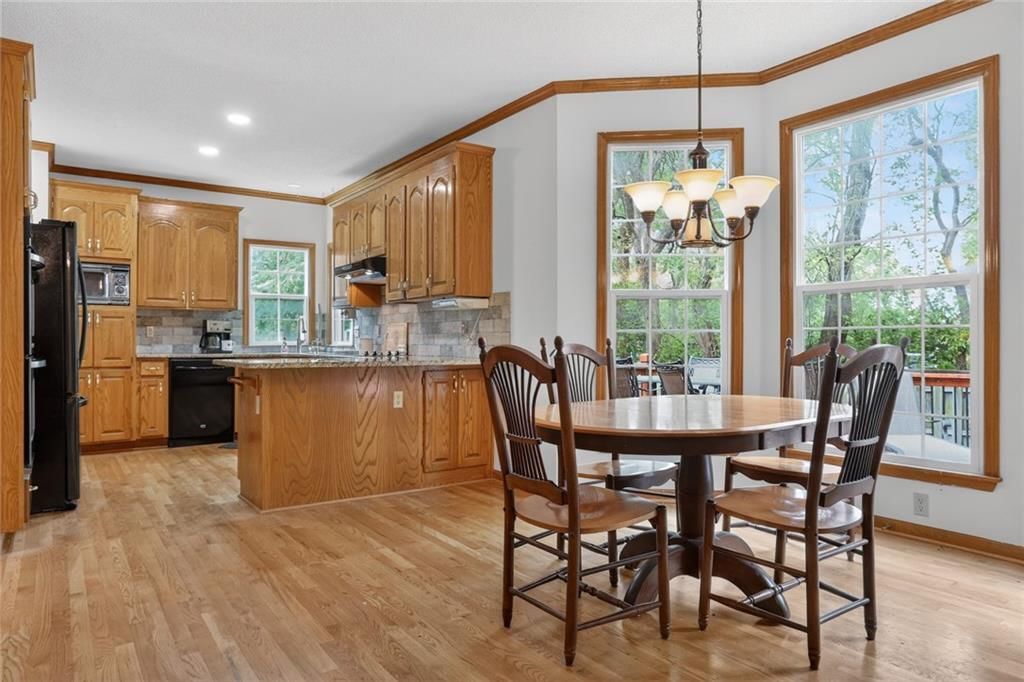 8442 Lakeview Avenue — photo 4