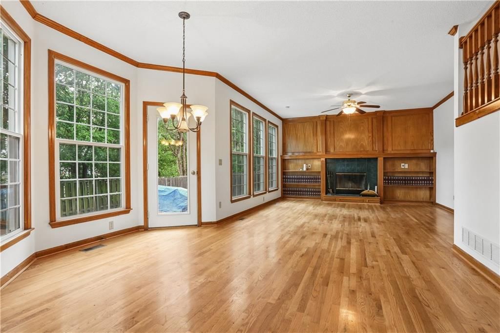 8442 Lakeview Avenue — photo 11