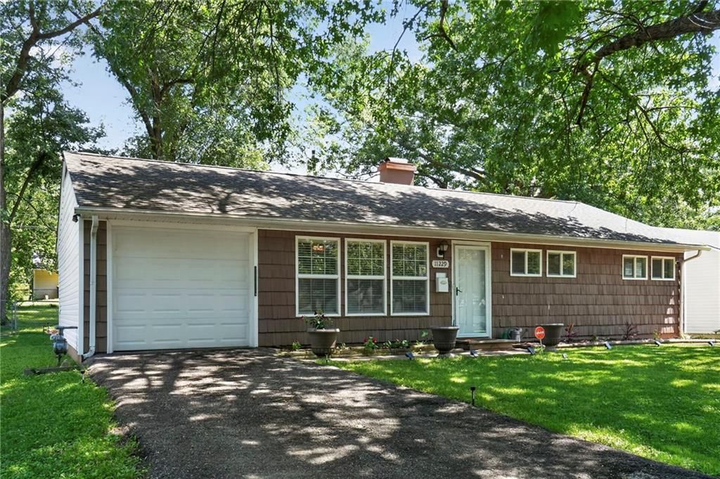 11229 Corrington Avenue — photo 2