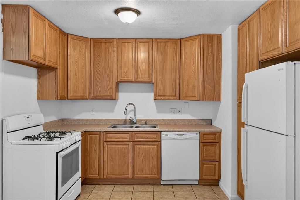 11229 Corrington Avenue — photo 8