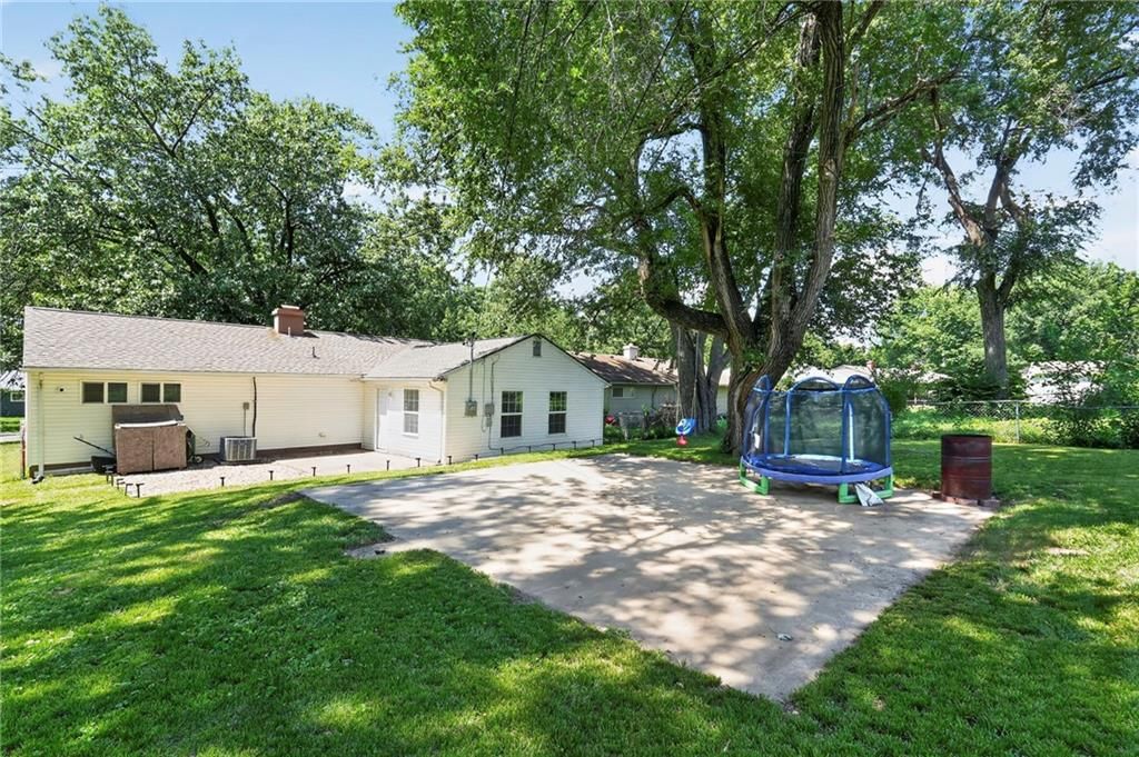 11229 Corrington Avenue — photo 23