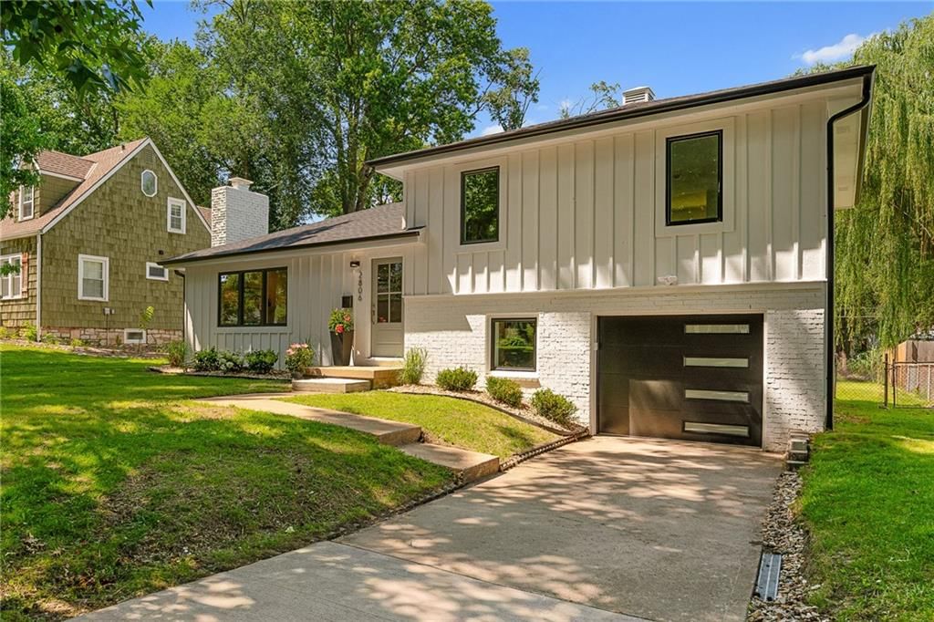 2806 W 48th Street — photo 2