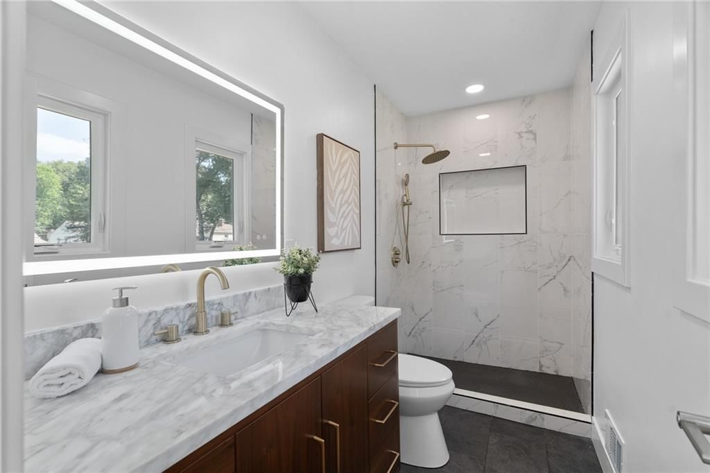 2806 W 48th Street — photo 18