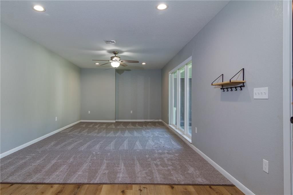 303 S Jefferson Street — photo 6