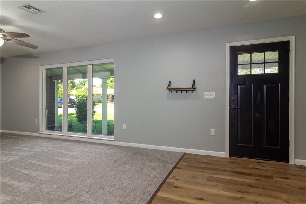 303 S Jefferson Street — photo 7