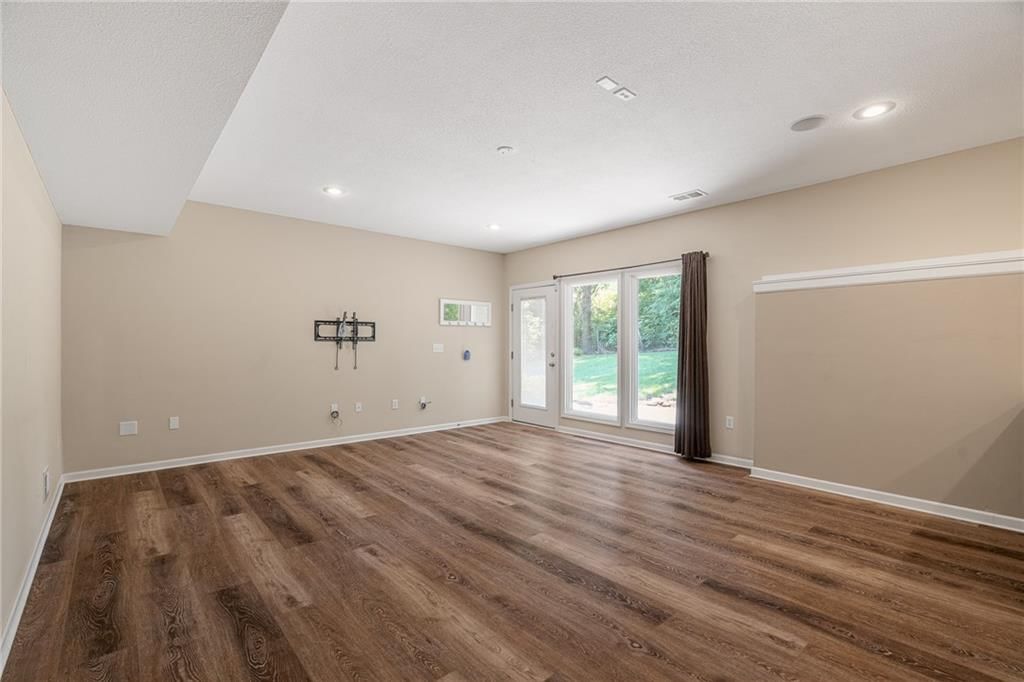 4517 N 110th Street — photo 36