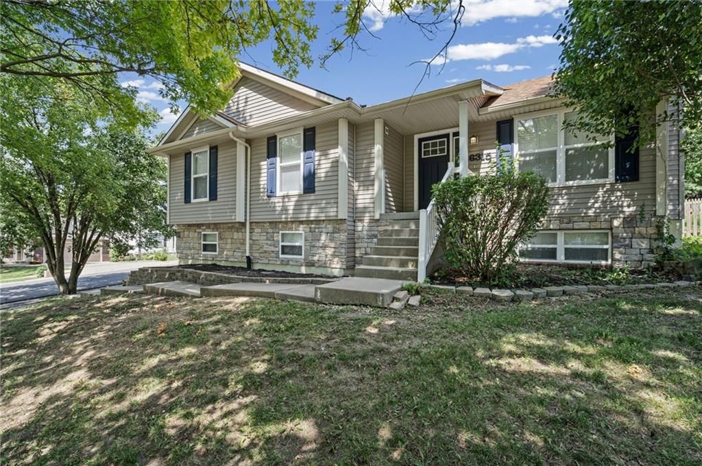 6315 N Quincy Avenue — photo 1