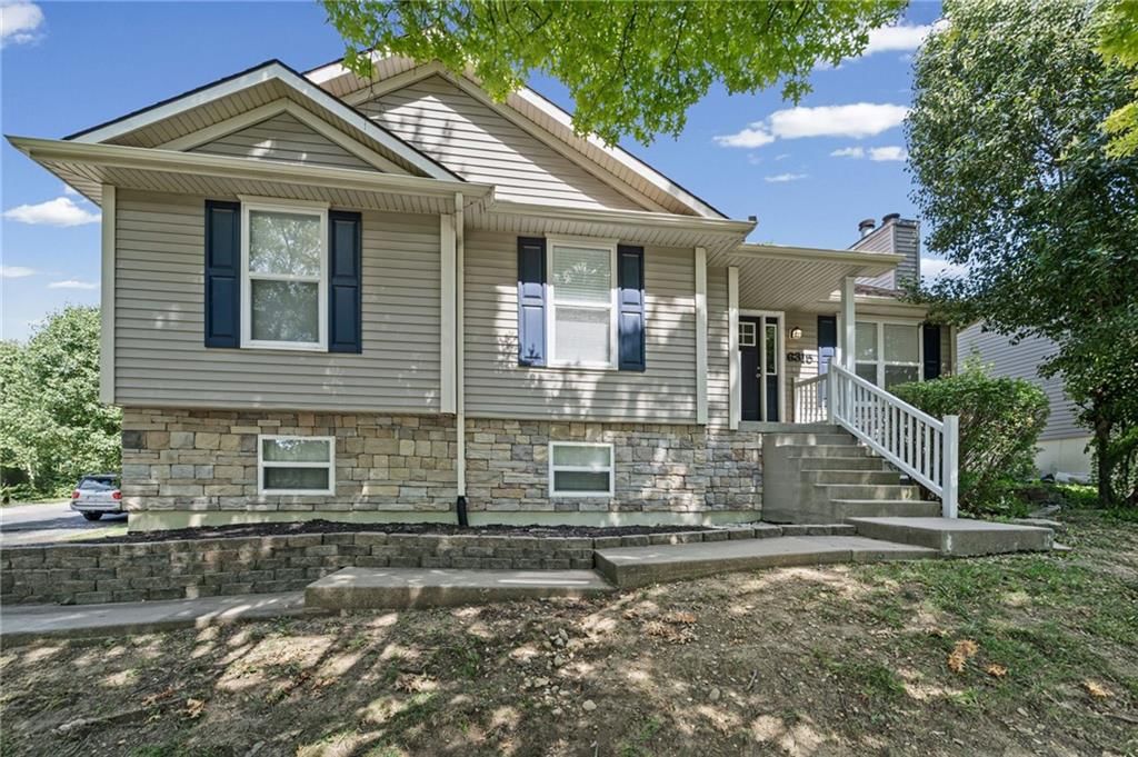 6315 N Quincy Avenue — photo 2
