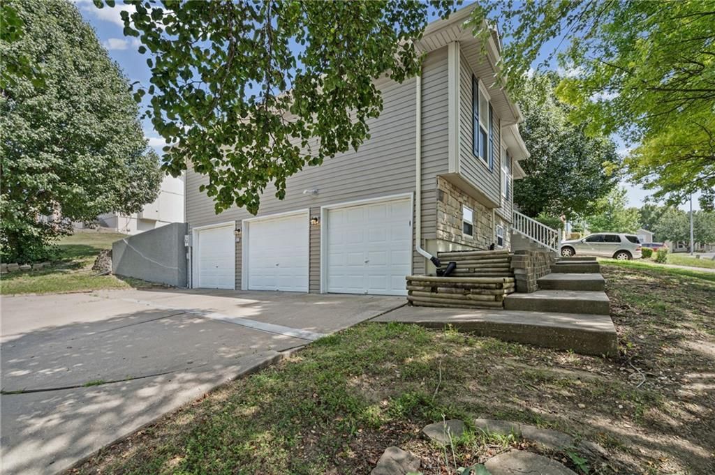 6315 N Quincy Avenue — photo 3