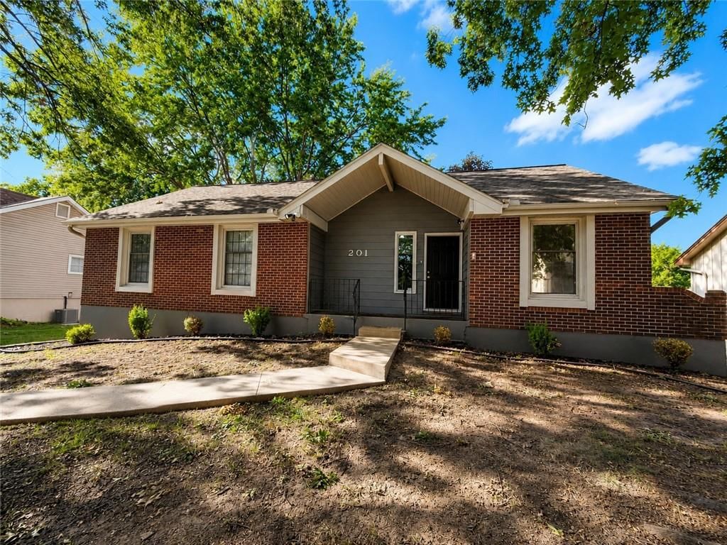 201 SE Princeton Place — photo 1