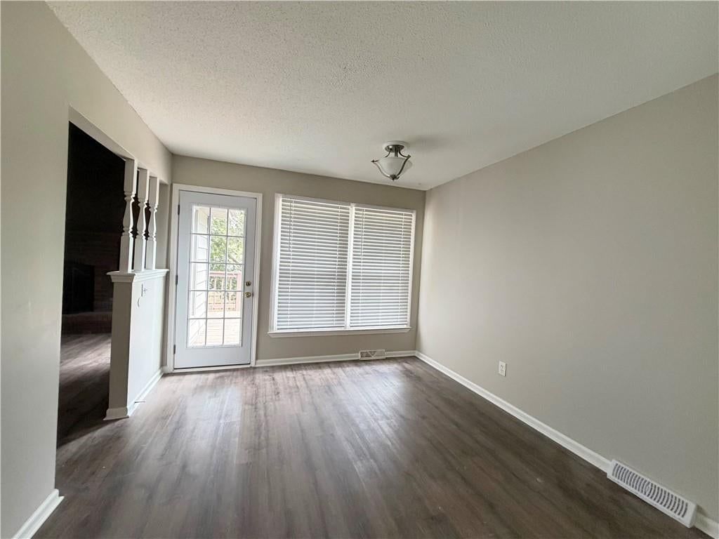 Photo 6 of 23 - 201 SE Princeton Place, Blue Springs, MO 64014