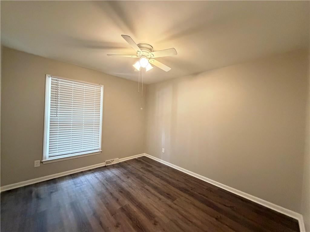 Photo 9 of 23 - 201 SE Princeton Place, Blue Springs, MO 64014