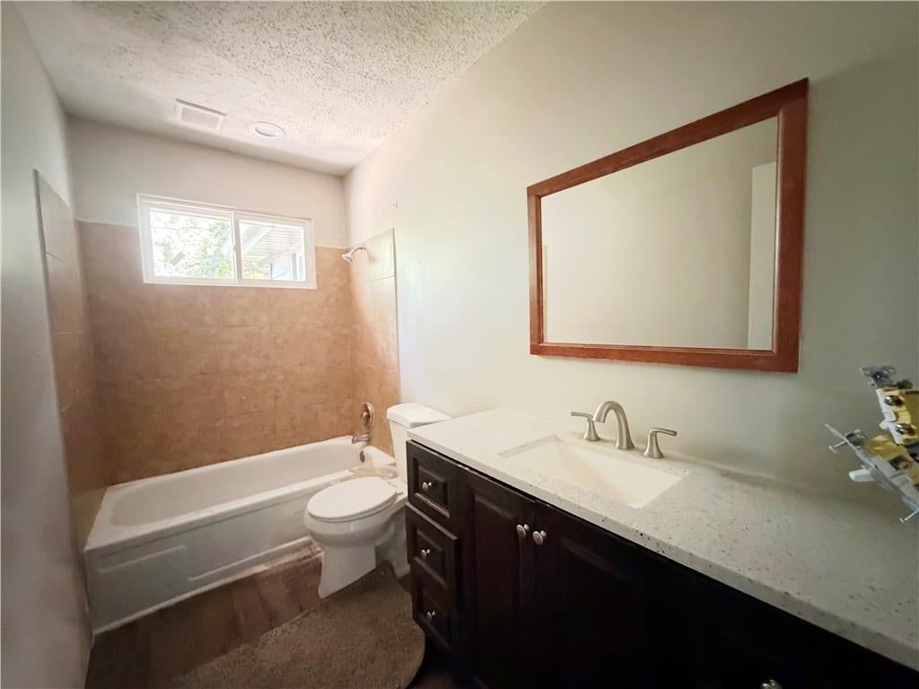Photo 10 of 23 - 201 SE Princeton Place, Blue Springs, MO 64014