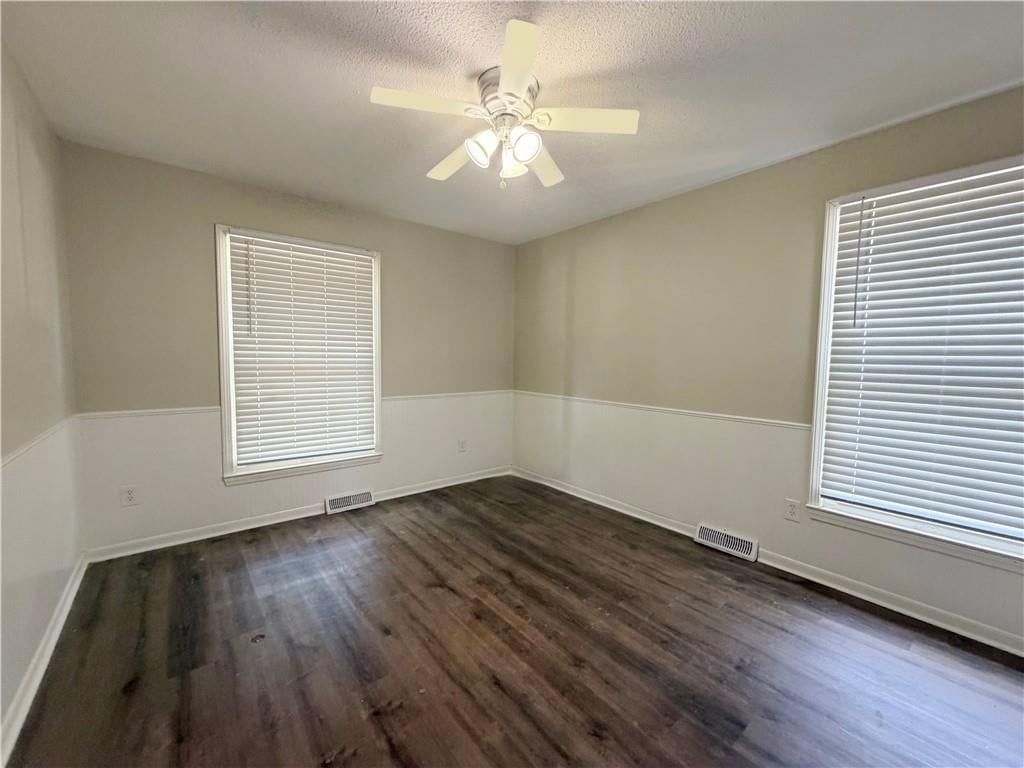 Photo 11 of 23 - 201 SE Princeton Place, Blue Springs, MO 64014