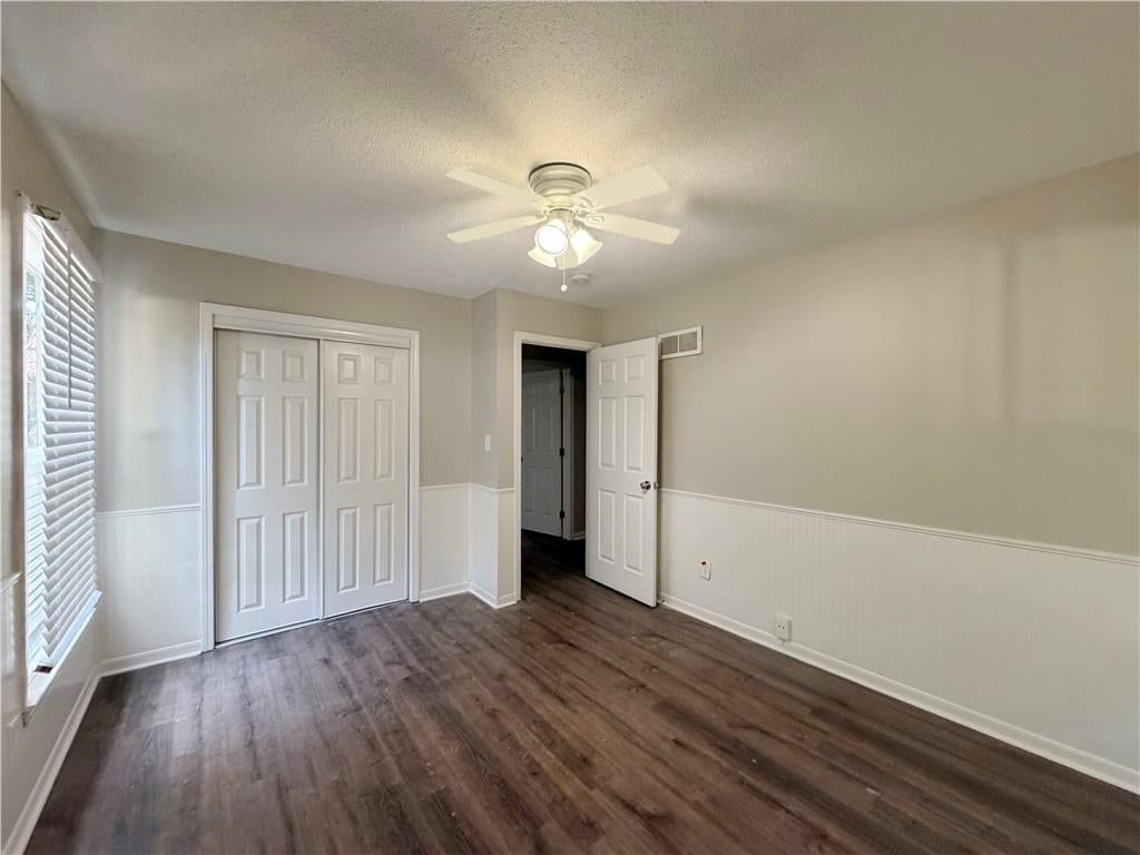 Photo 12 of 23 - 201 SE Princeton Place, Blue Springs, MO 64014