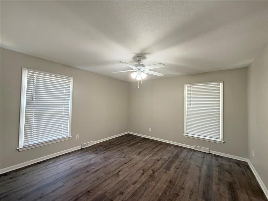 Photo 13 of 23 - 201 SE Princeton Place, Blue Springs, MO 64014