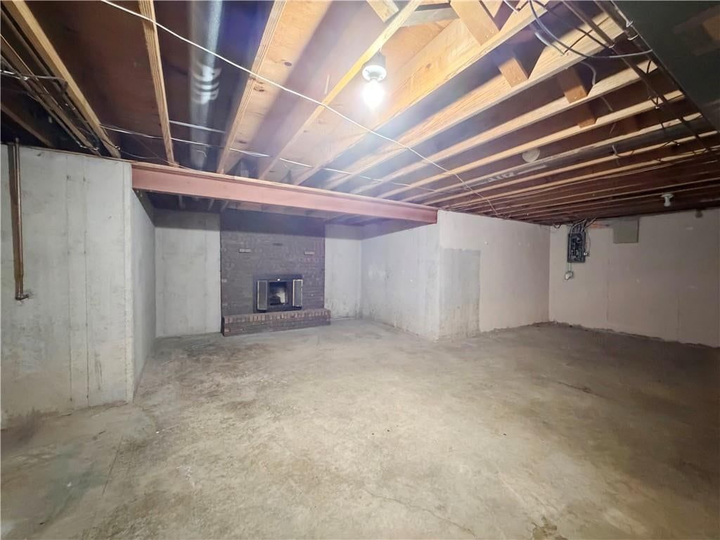 Photo 17 of 23 - 201 SE Princeton Place, Blue Springs, MO 64014