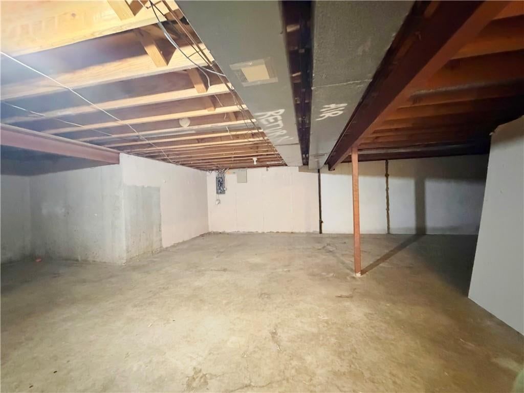 Photo 18 of 23 - 201 SE Princeton Place, Blue Springs, MO 64014