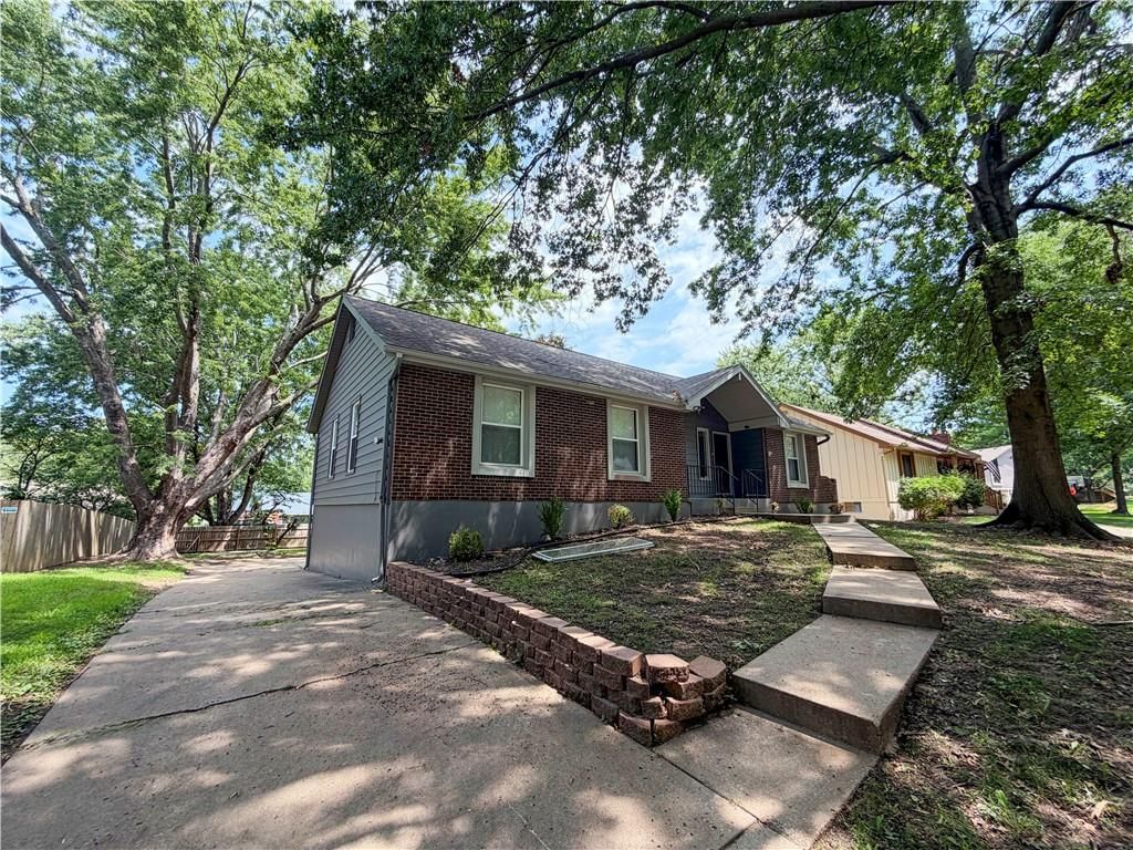 Photo 21 of 23 - 201 SE Princeton Place, Blue Springs, MO 64014