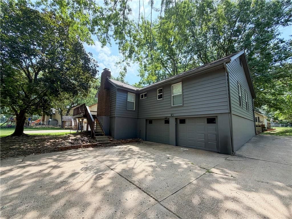 Photo 23 of 23 - 201 SE Princeton Place, Blue Springs, MO 64014