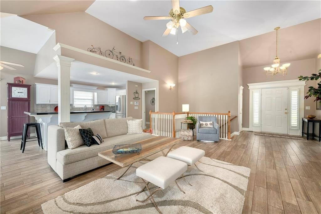 537 NE Topaz Drive — photo 8