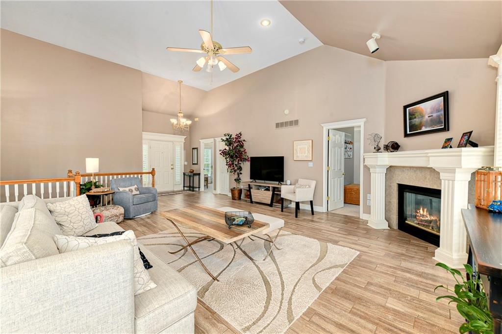 537 NE Topaz Drive — photo 9