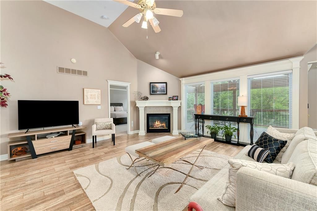 537 NE Topaz Drive — photo 10