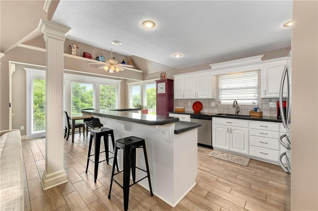 537 NE Topaz Drive — photo 11