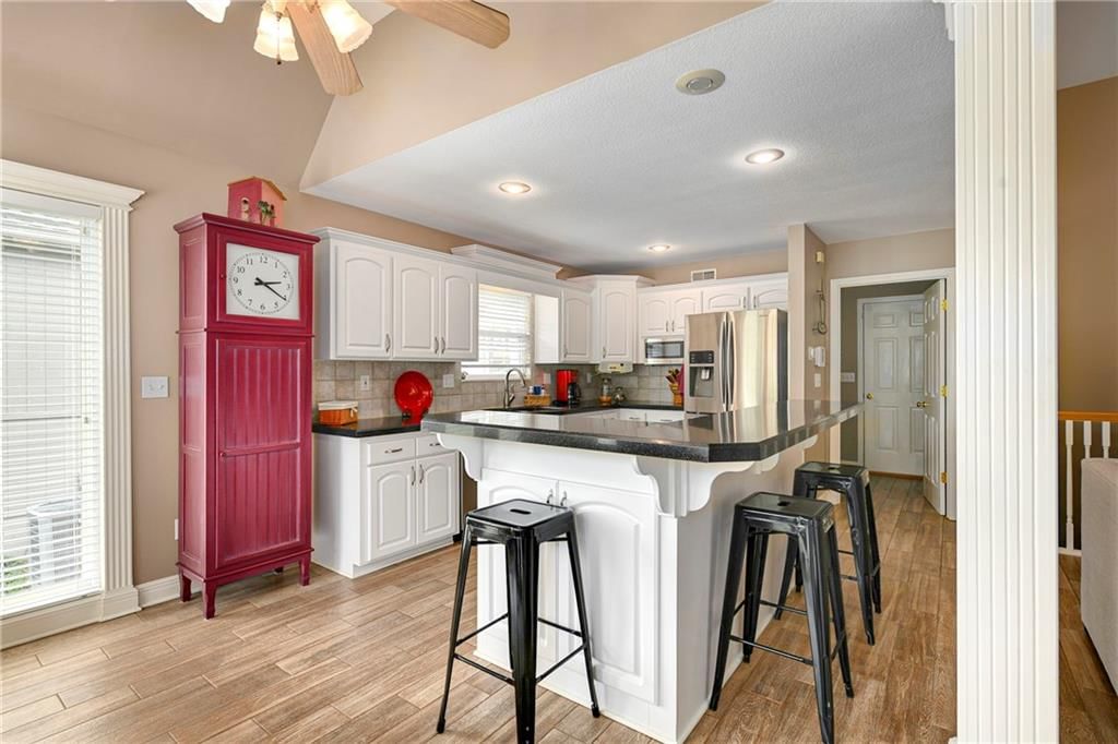 537 NE Topaz Drive — photo 12