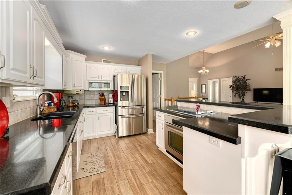 537 NE Topaz Drive — photo 14