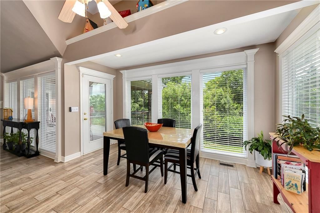 537 NE Topaz Drive — photo 15