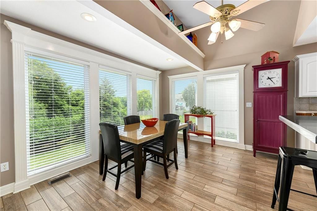 537 NE Topaz Drive — photo 16