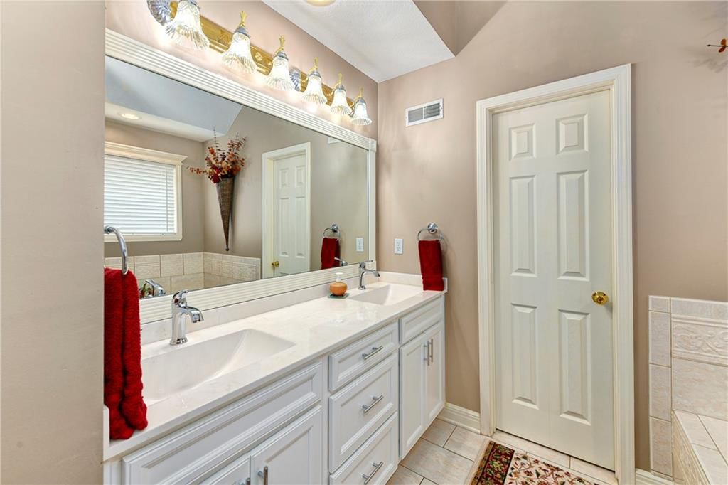 537 NE Topaz Drive — photo 23