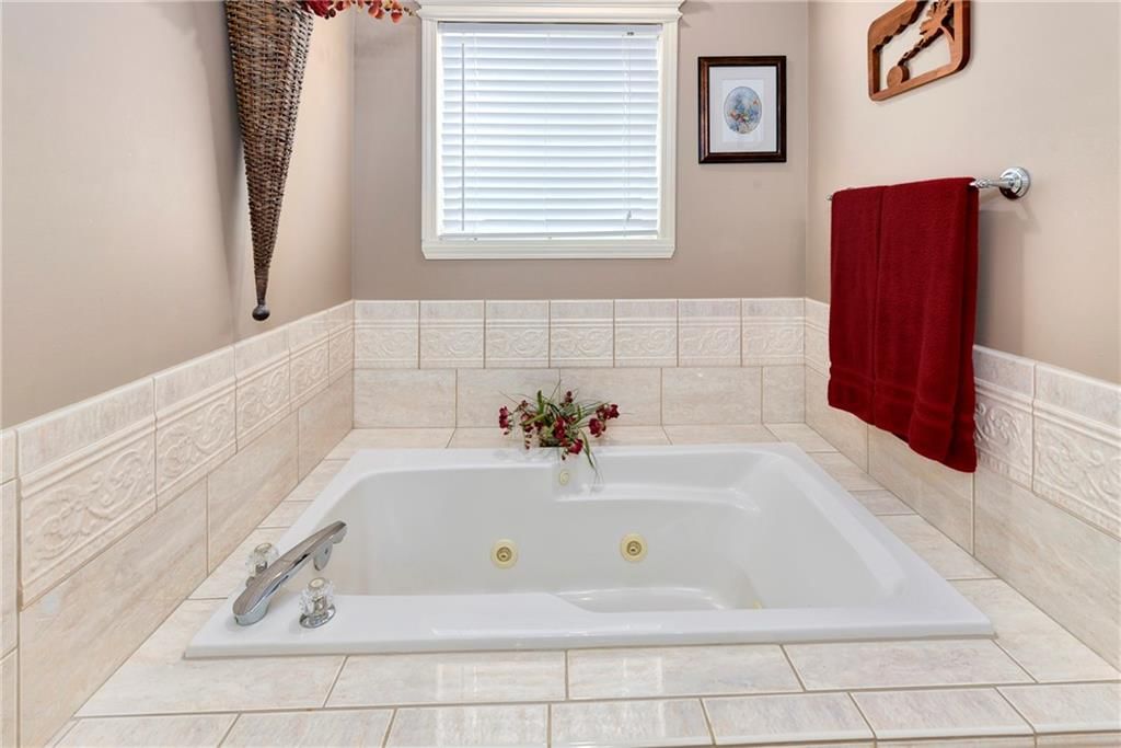 537 NE Topaz Drive — photo 24