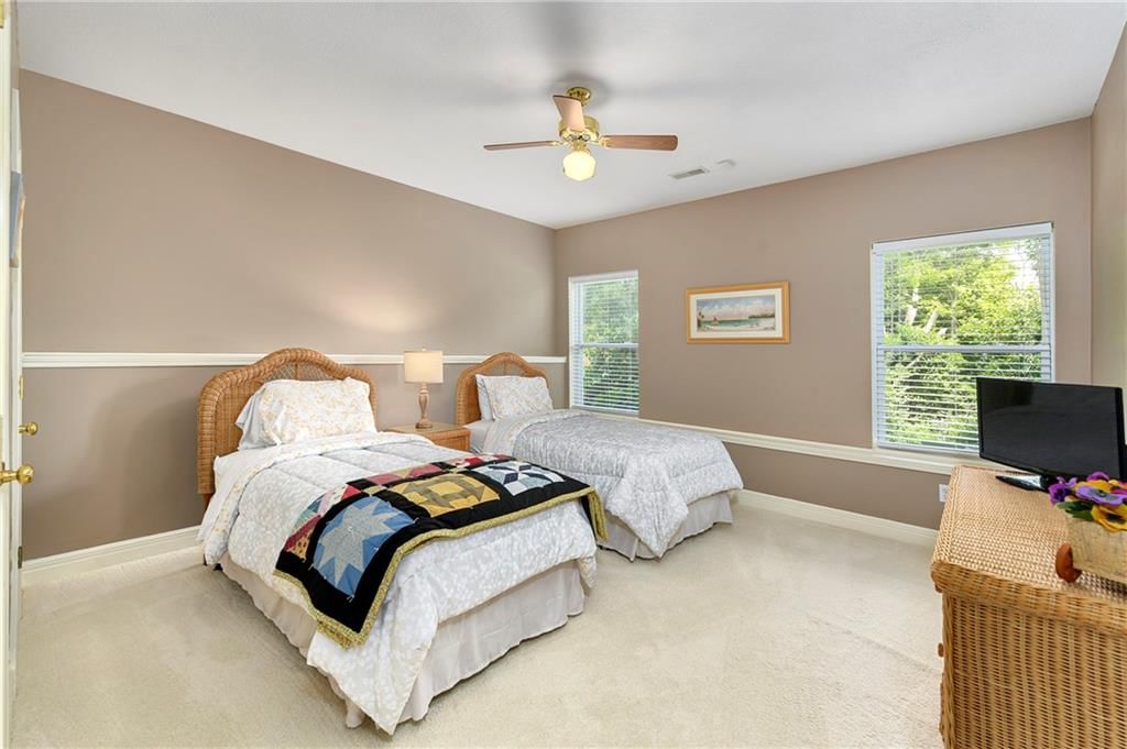 537 NE Topaz Drive — photo 32