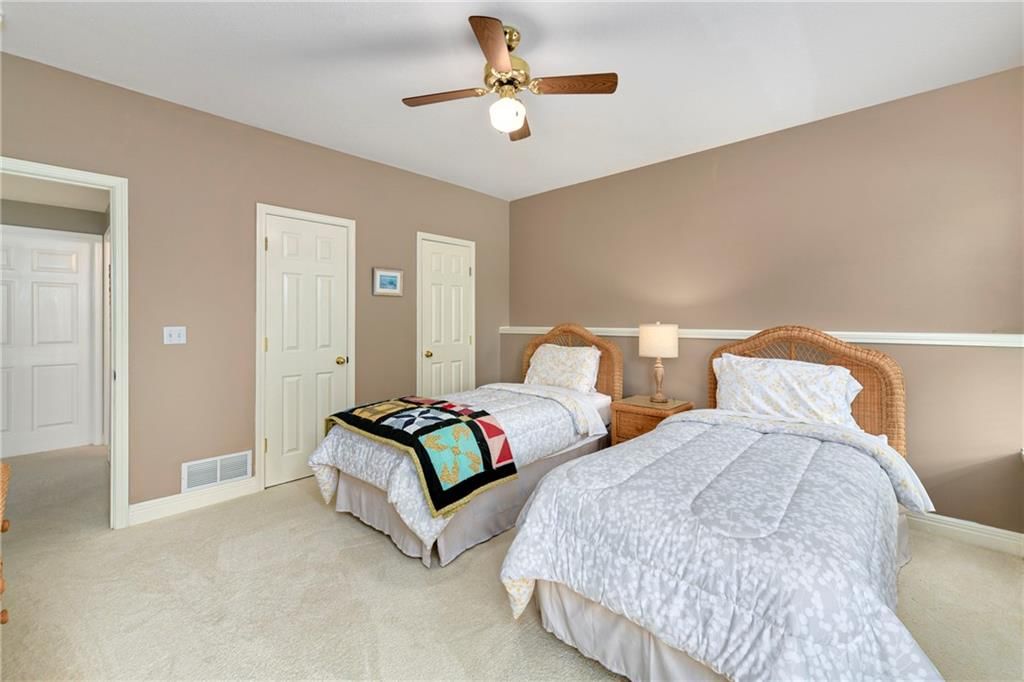 537 NE Topaz Drive — photo 33