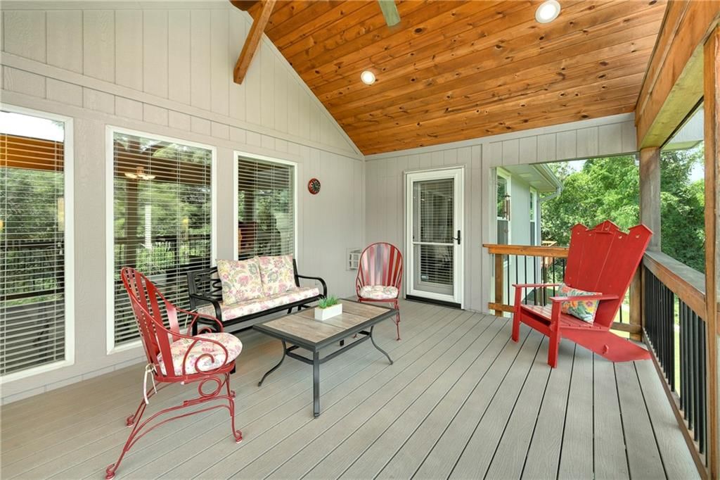 537 NE Topaz Drive — photo 37