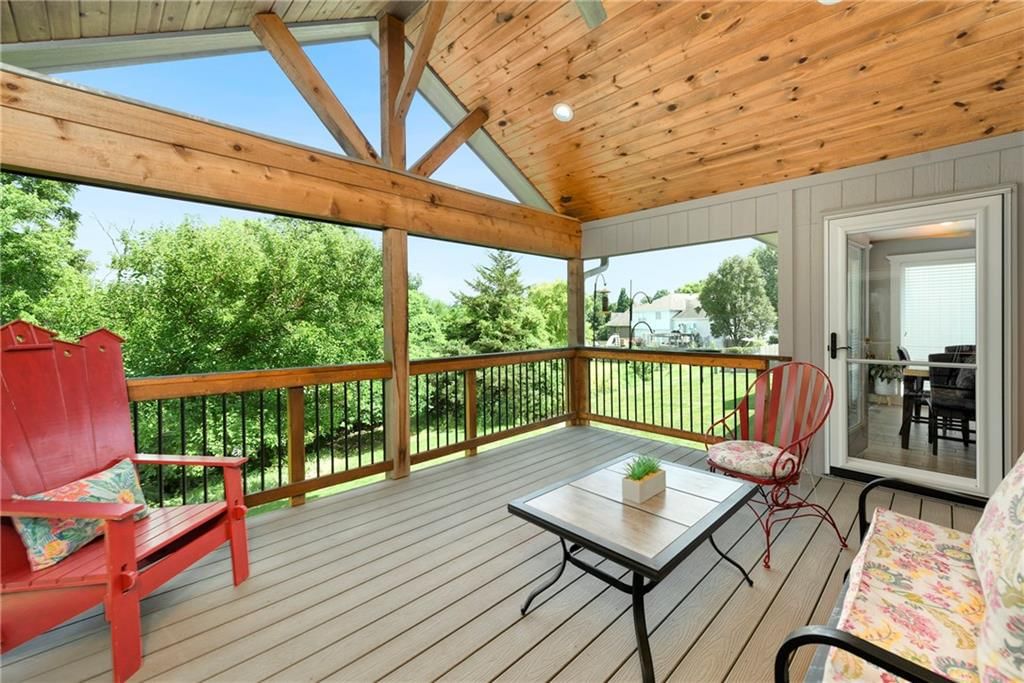 537 NE Topaz Drive — photo 38