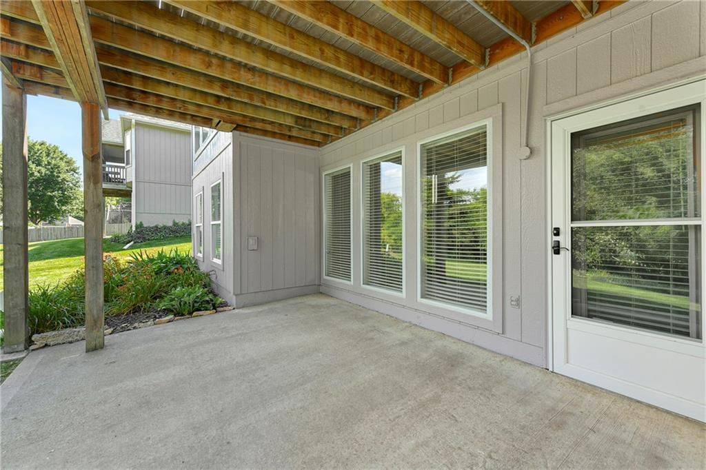 537 NE Topaz Drive — photo 41