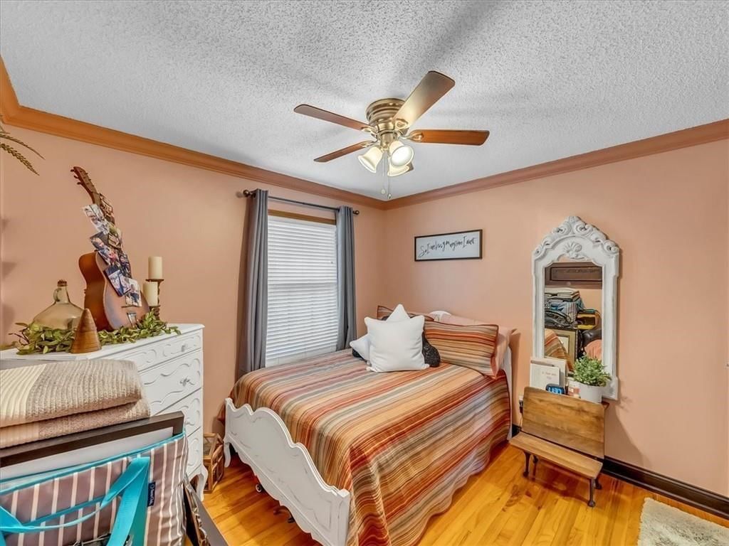 1257 E Walnut Street — photo 8