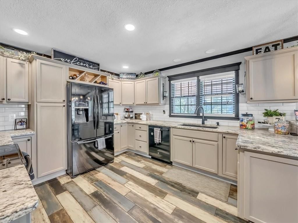 1257 E Walnut Street — photo 12