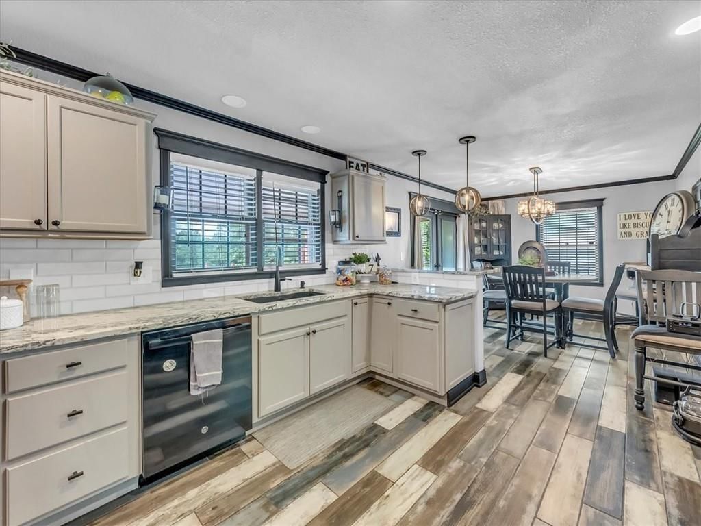 1257 E Walnut Street — photo 13