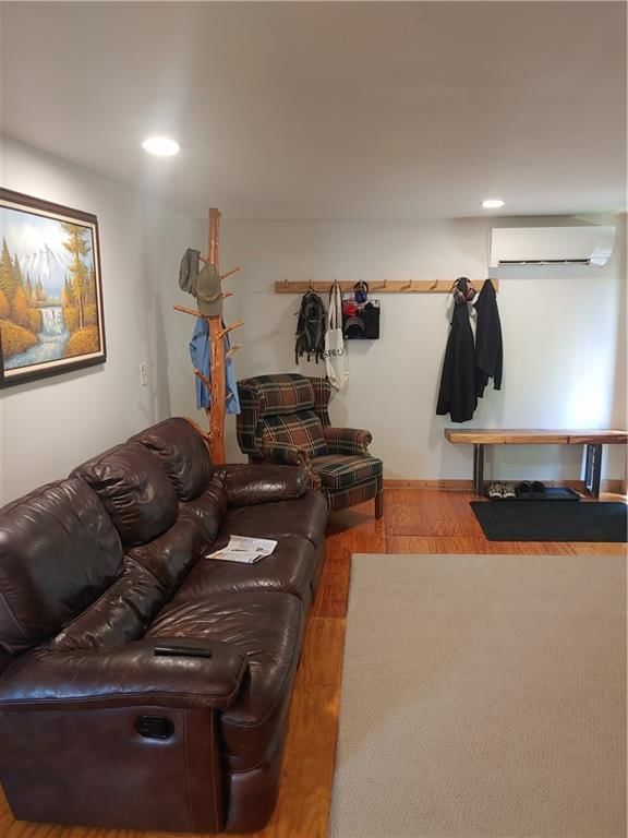 9794 GLENWOOD Drive — photo 22